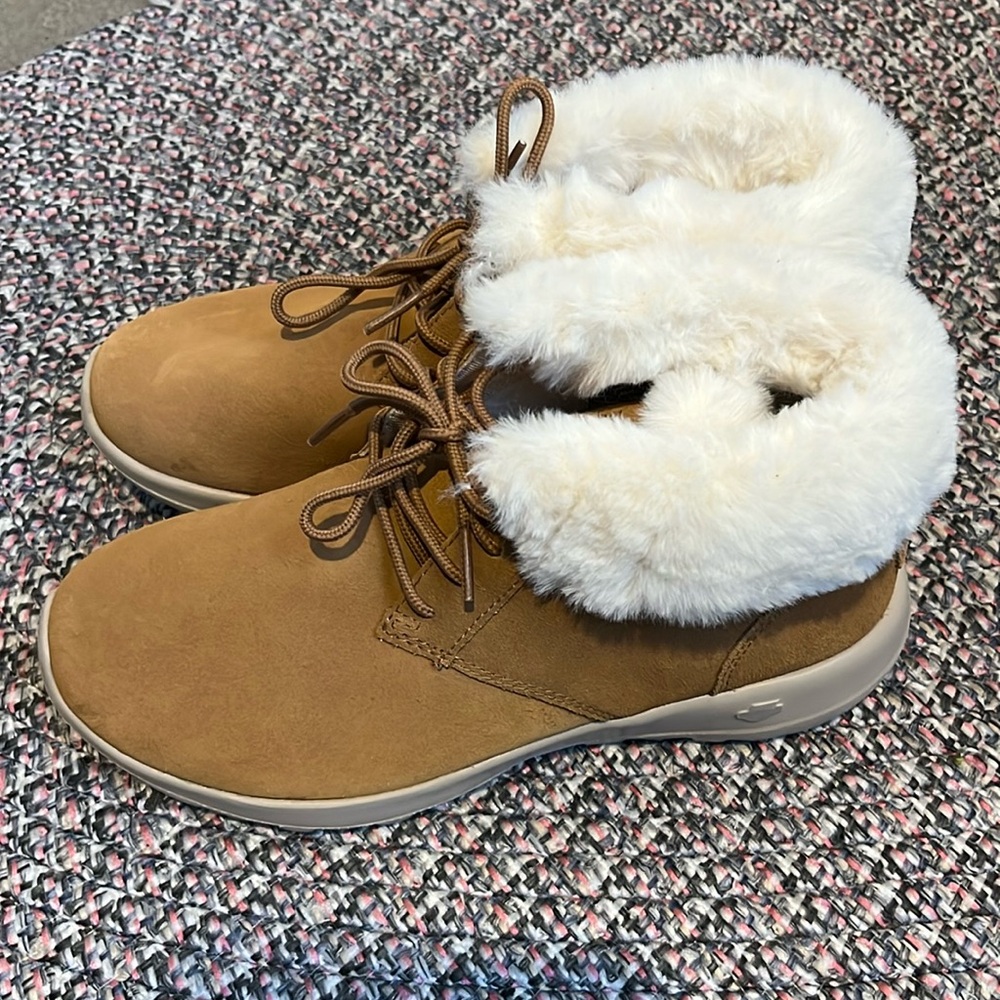 NWOT Skechers Tan Lace Up Fur Boots